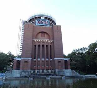 Planetarium weiter entfernt