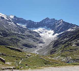Vom Enzingerboden hinauf in die Berge