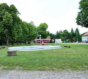 Pałac Jedlinka. Widok na dziedziniec.