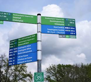 Wegweiser am Uferweg