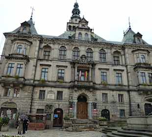 Rathaus mit Brunnen
