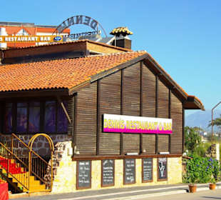 Dennis-Restaurant-Bar