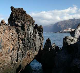 Blick zur Steilküste vom Strand aus