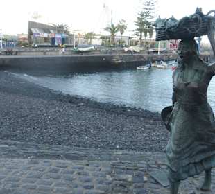 Die Fischerfrau im Hafen