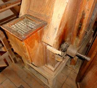 Rundgang durch die Stationen der alten Mühle