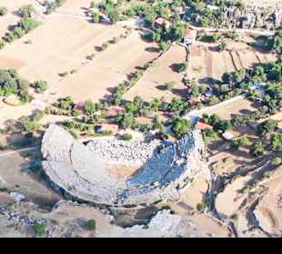 Antikes, römisches Theater (Drohnenfoto)