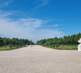 Weitwinkelaufnahme des Schlossgartens