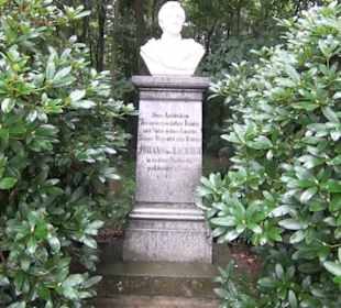 Entlang der Festungsmauer