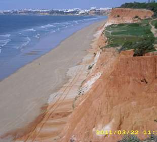 Menschenleerer Strand 