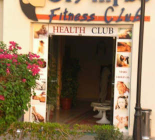 Eingang zu Wellnesbereich und Kraftraum