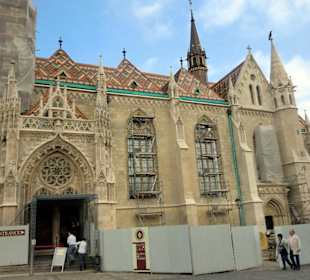 Eingang zur z.Z. renovierten Matthiaskirche
