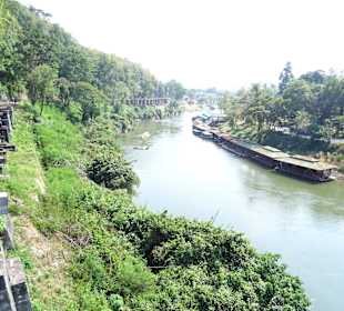 Zu Fuß über das Tham-Krasae-Viadukt