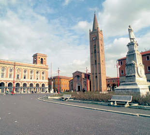 Piazza Aurelio Saffi w Forli