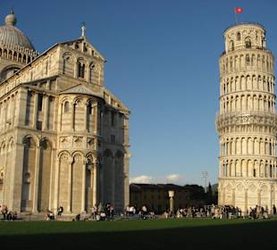 Dom mit Schiefem Turm