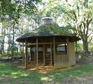 Beschilderung und Beschreibungen