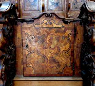 Intarsien am Chorgestühl