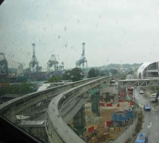 Blick auf Sentosa und die Schienen