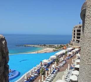 Blick vom oberen Pool auf den unteren