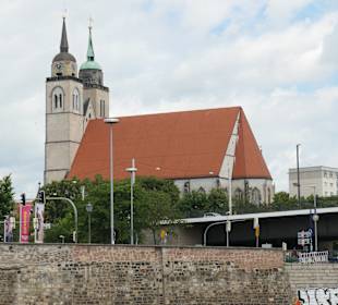 Bei einer Elbe-Schifffahrt in Magdeburg