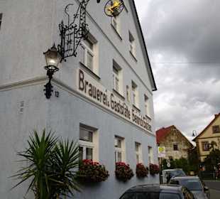 Straßenansicht der Gaststätte Brauerei Hölzlein