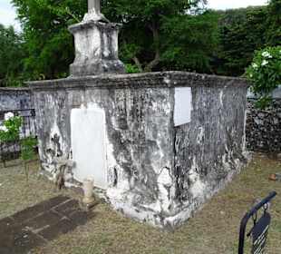 Rundgang über den alten Friedhof am Meer