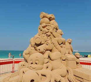 Sandskulpturen am Dubai Marina Beach