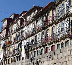 Häuserfassaden im Hafenviertel