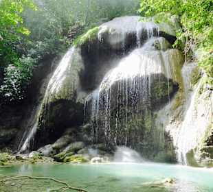 Wasserfälle in den Bergen