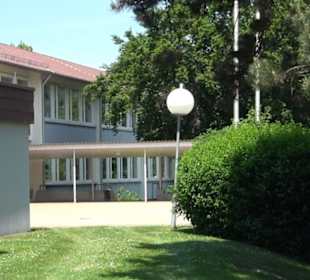 Roßbergschule und Turnhalle Gönningen