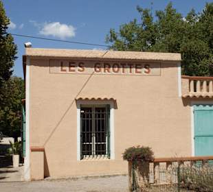 Das Haus, in dem sich der Eingang befindet