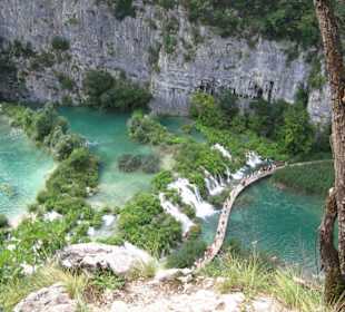 Widok z góry na wodospad