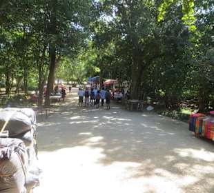 Spaziergang auf dem Ruinengelände