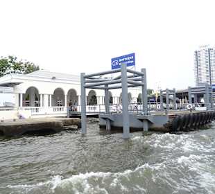 Mit dem Hop and Hop Boot Bangkok entdecken