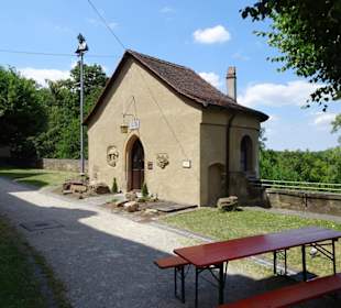 Im Burghof der Altenburg