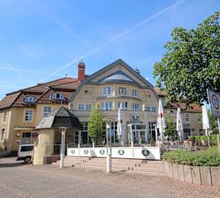Außenansicht mit Biergarten