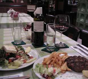 Bifteki & Satat & Mavratrangano-Wein