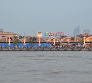 Asiatique-Markt vom Transferboot aus