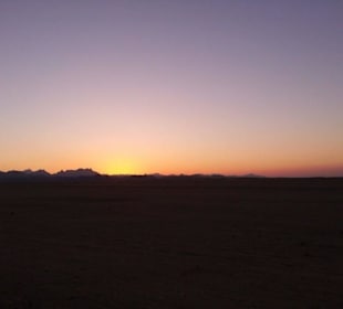 Der Tag geht in der Wüste zu Ende...