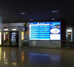 Anzeigetafeln Check-In-Bereich (Level 1)