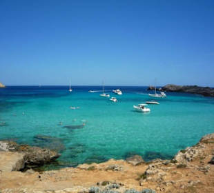 Plaża za plażą Cala Aguila