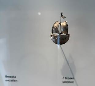 Brosche aus Silber-eine Kogge