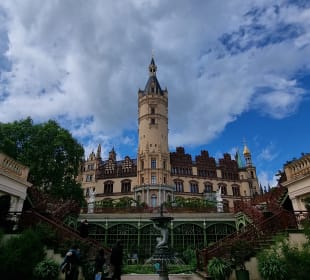 Schloss und Orangerie 