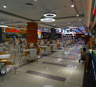 Viele Geschäfte auf den Etagen