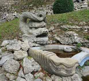 Spaziergang durch den Schlosspark Fantaisie