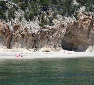 Blick auf die Cala di Luna von der Wasserseite
