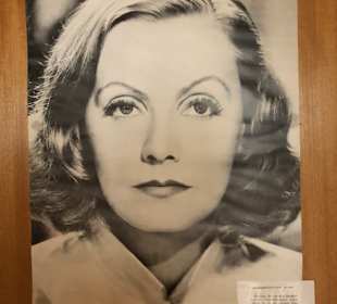 Poster aus den 30ern an einer Tür