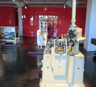 Historische Abfüll- und Verpackungsmaschinen