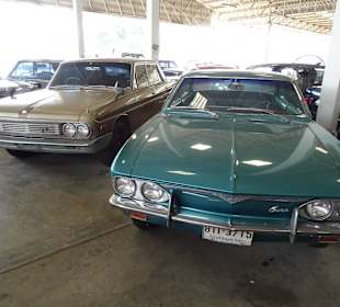 In der Haupthalle des Jesada Fahrzeug Museums