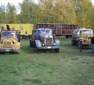 Alte Waldarbeiter-Fahrzeuge