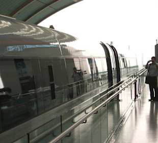 Transrapid im Bahnhof Pudong